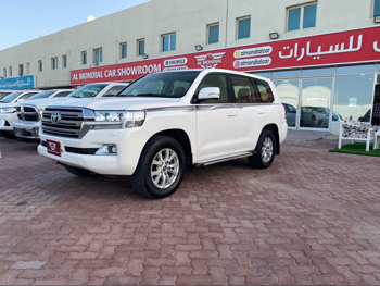تويوتا  لاند كروزر  جي اكس ار  2017  اوتوماتيك  235,000 كم  8 سلندر  دفع رباعي  اس يو في  أبيض