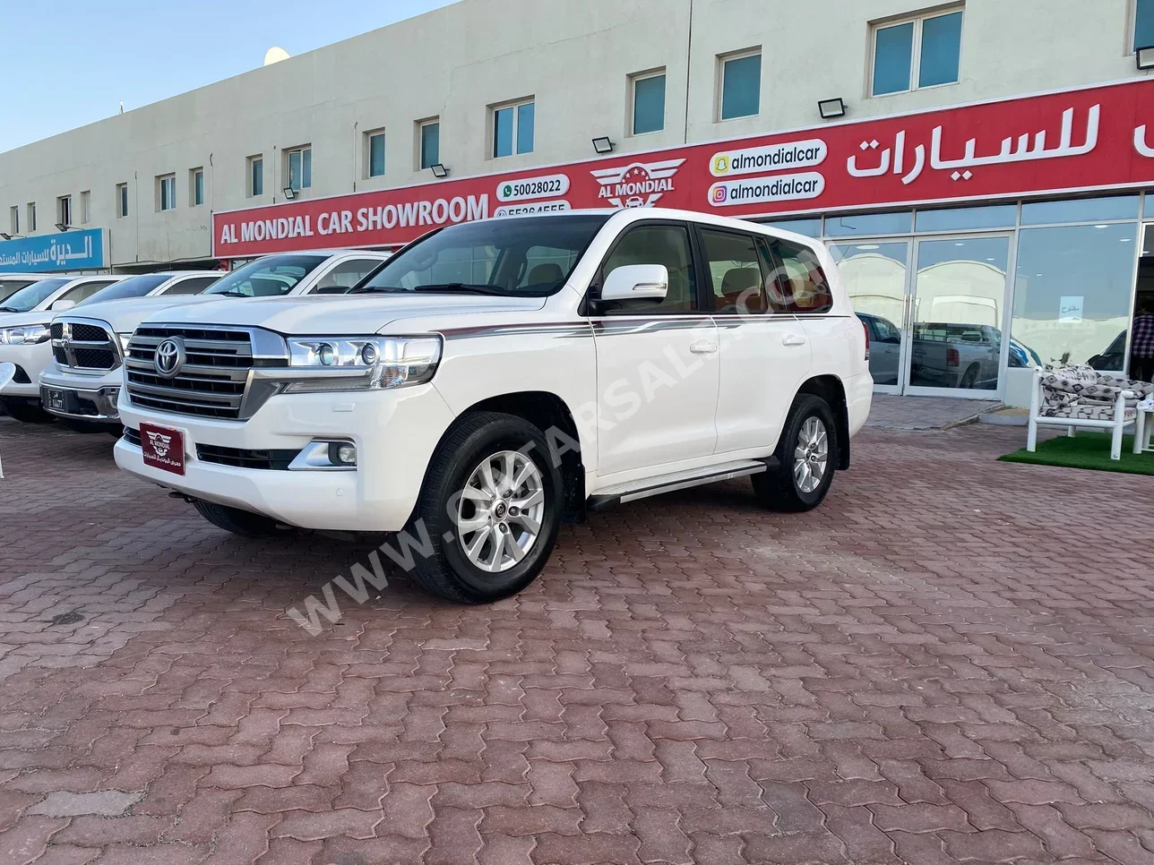 Toyota  Land Cruiser  GXR  2017  Automatic  235,000 Km  8 Cylinder  Four Wheel Drive (4WD)  SUV  White