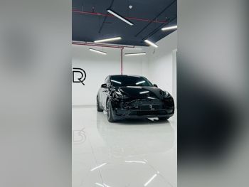 Tesla  Roadster  2022  Automatic  113,000 Km  4 Cylinder  All Wheel Drive (AWD)  Sedan  Black