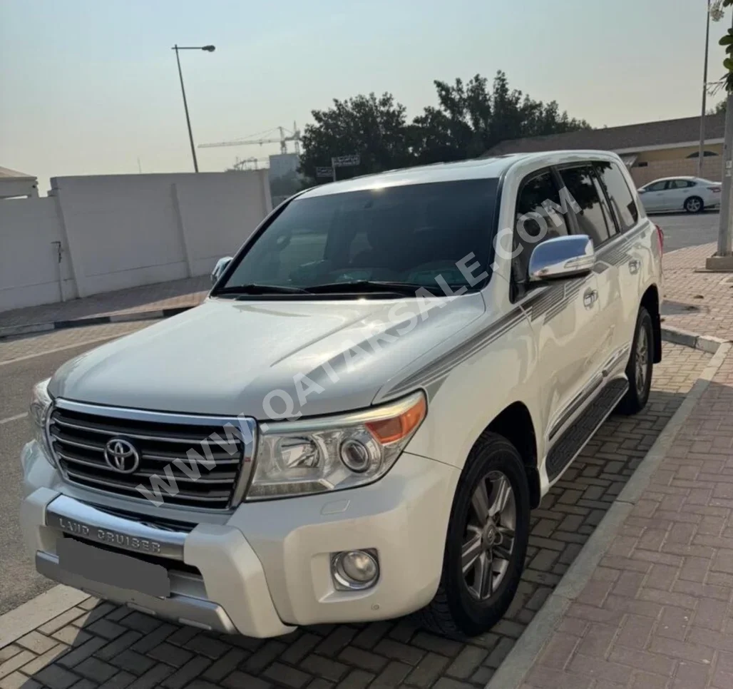 تويوتا  لاند كروزر  جي اكس ار  2015  اوتوماتيك  207,000 كم  8 سلندر  دفع رباعي  اس يو في  أبيض لؤلؤي