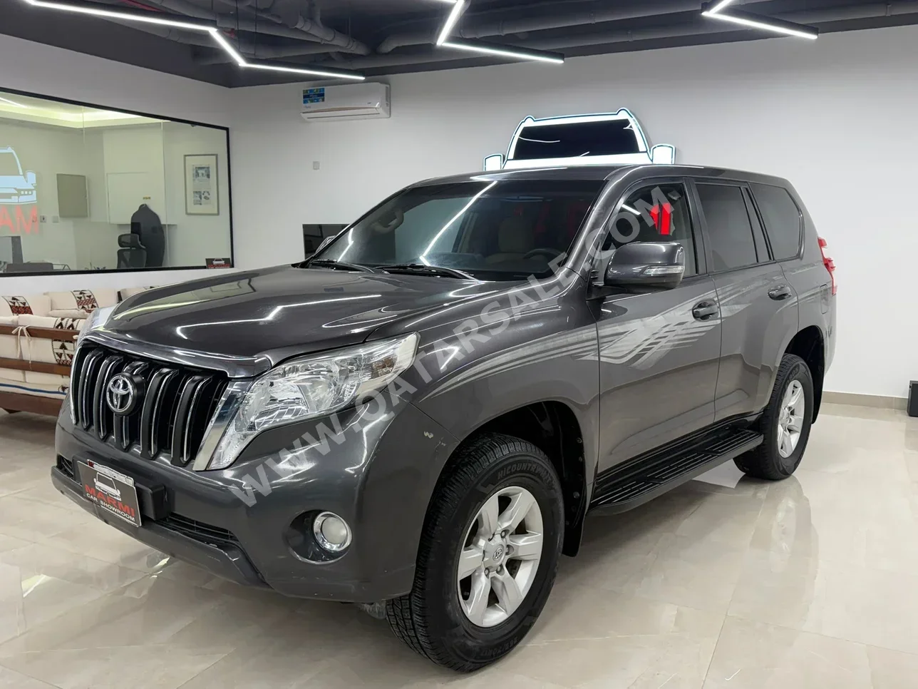 تويوتا برادو تي اكس ال 2015 اوتوماتيك 117,000 كم 4 سلندر دفع رباعي اس يو في رمادي