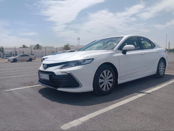 Toyota  Camry  LE  2023  Automatic  74,500 Km  4 Cylinder  Front Wheel Drive (FWD)  Sedan  White