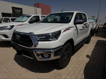 تويوتا  هاي لوكس  اس ار 5  2026  اوتوماتيك  0 كم  4 سلندر  دفع رباعي  بيكب  أبيض  تحت الضمان