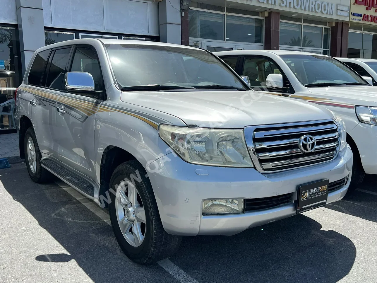 Toyota  Land Cruiser  VXR  2010  Automatic  530,000 Km  8 Cylinder  Four Wheel Drive (4WD)  SUV  Silver