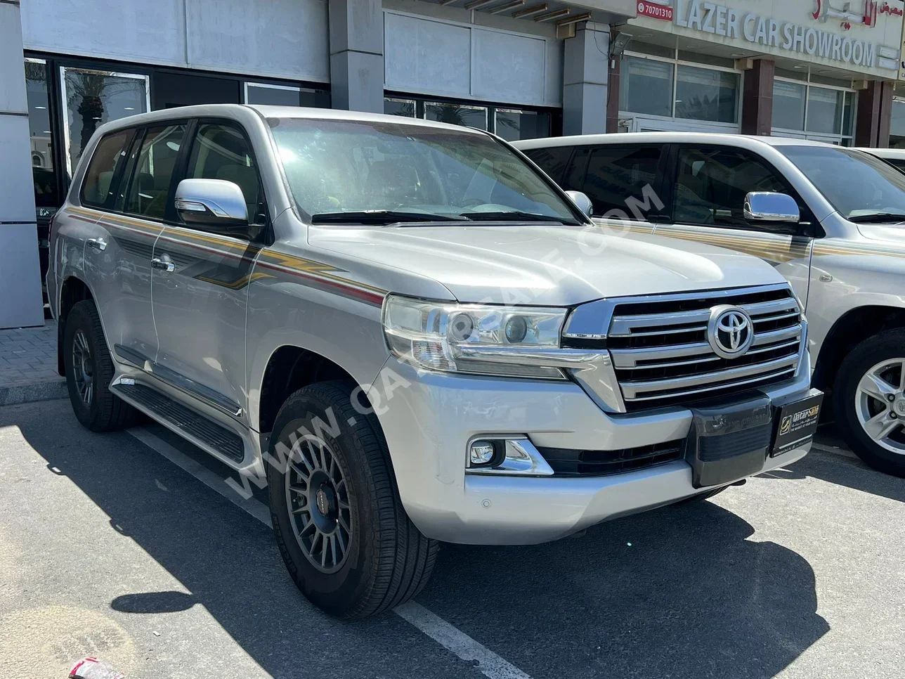 Toyota  Land Cruiser  GXR  2016  Automatic  247,000 Km  6 Cylinder  Four Wheel Drive (4WD)  SUV  Silver