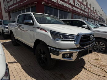 تويوتا  هاي لوكس  اس ار 5  2025  اوتوماتيك  0 كم  4 سلندر  دفع رباعي  بيكب  أبيض  تحت الضمان