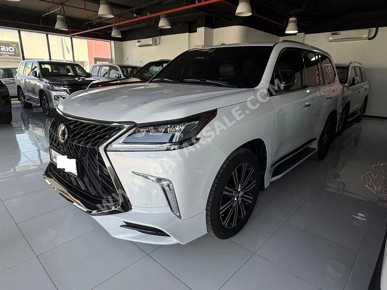 لكزس ال اكس 570 اس 2018 اوتوماتيك 100,000 كم 8 سلندر دفع رباعي اس يو في أبيض