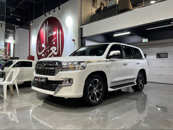 Toyota  Land Cruiser  VXR  2021  Automatic  184,000 Km  8 Cylinder  Four Wheel Drive (4WD)  SUV  White