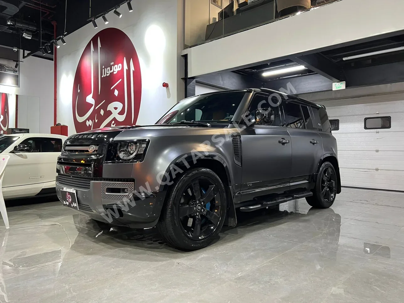 لاند روفر  ديفيندر  110  2022  اوتوماتيك  84,000 كم  8 سلندر  دفع رباعي  اس يو في  رمادي كاربيثيان