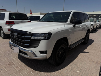 تويوتا  لاند كروزر  جي اكس  2022  اوتوماتيك  180,000 كم  6 سلندر  دفع رباعي  اس يو في  أبيض  تحت الضمان