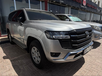 تويوتا  لاند كروزر  جي اكس  2025  اوتوماتيك  29,000 كم  6 سلندر  دفع رباعي  اس يو في  فضي  تحت الضمان