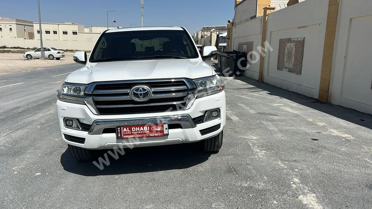 تويوتا  لاند كروزر  جي اكس ار  2019  اوتوماتيك  204,000 كم  6 سلندر  دفع رباعي  اس يو في  أبيض