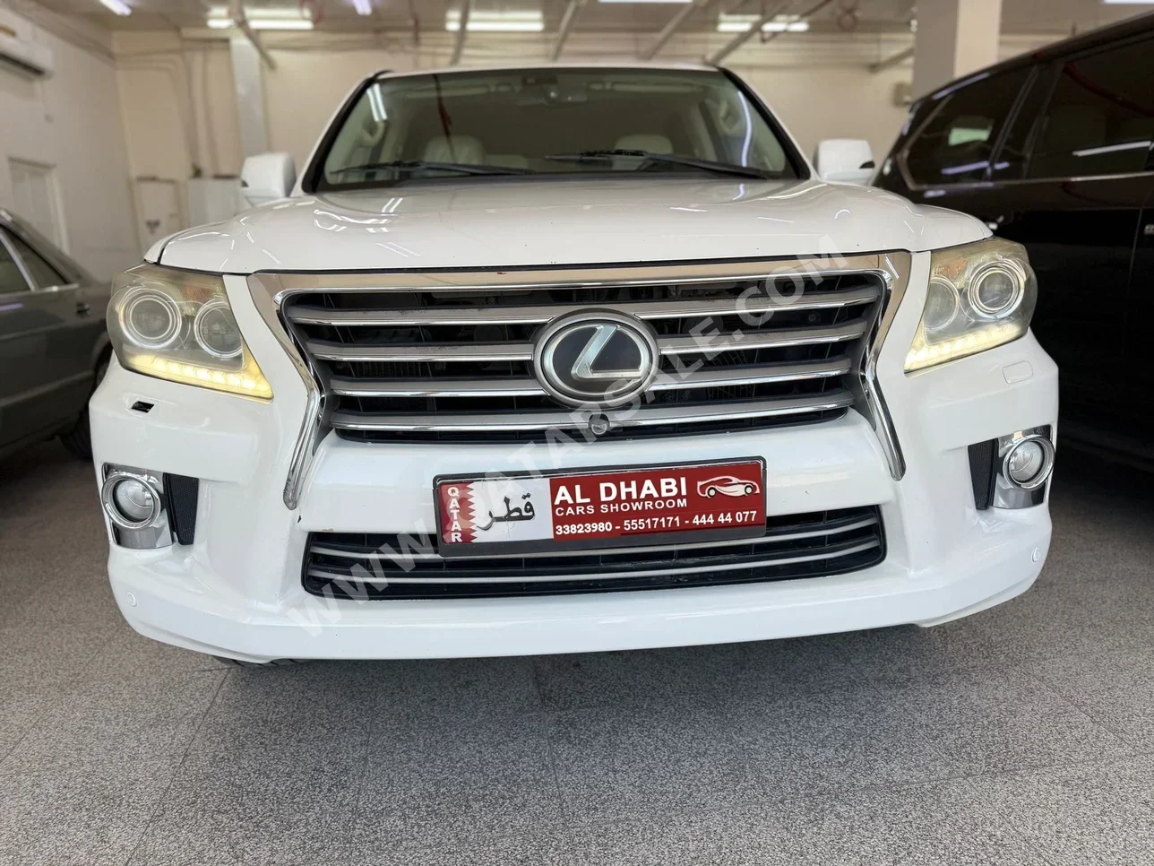 لكزس ال اكس 570 2013 اوتوماتيك 329,000 كم 8 سلندر دفع رباعي اس يو في أبيض