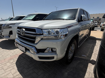 تويوتا  لاند كروزر  جي اكس ار  2020  اوتوماتيك  83,000 كم  6 سلندر  دفع رباعي  اس يو في  أبيض