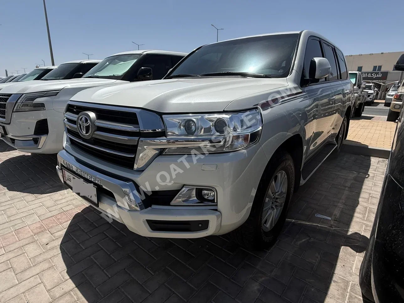 تويوتا  لاند كروزر  جي اكس ار  2020  اوتوماتيك  83,000 كم  6 سلندر  دفع رباعي  اس يو في  أبيض