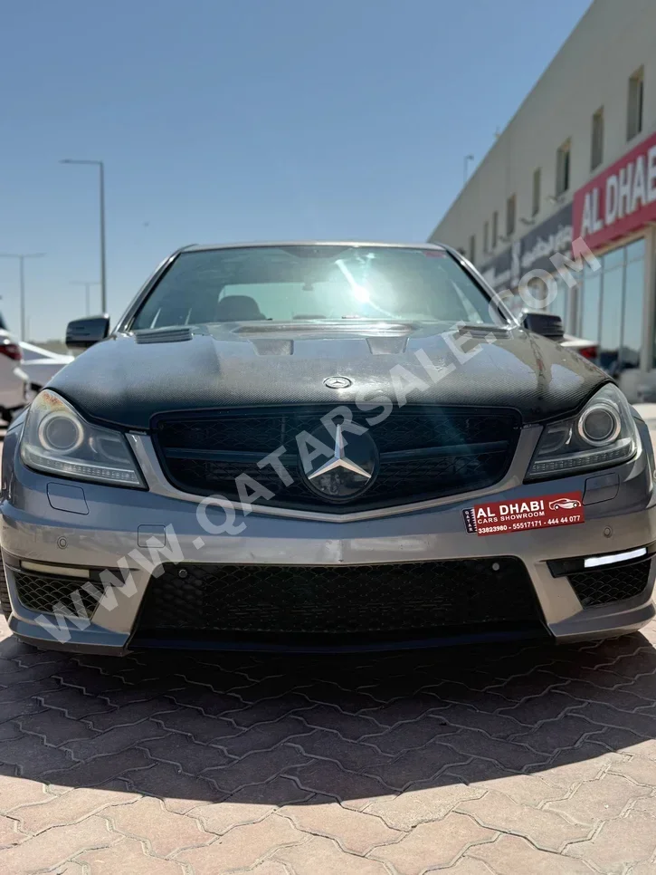 مرسيدس - بنز  سي - كلاس  63 AMG  2014  اوتوماتيك  149,000 كم  8 سلندر  دفع خلفي  سيدان  ذهبي