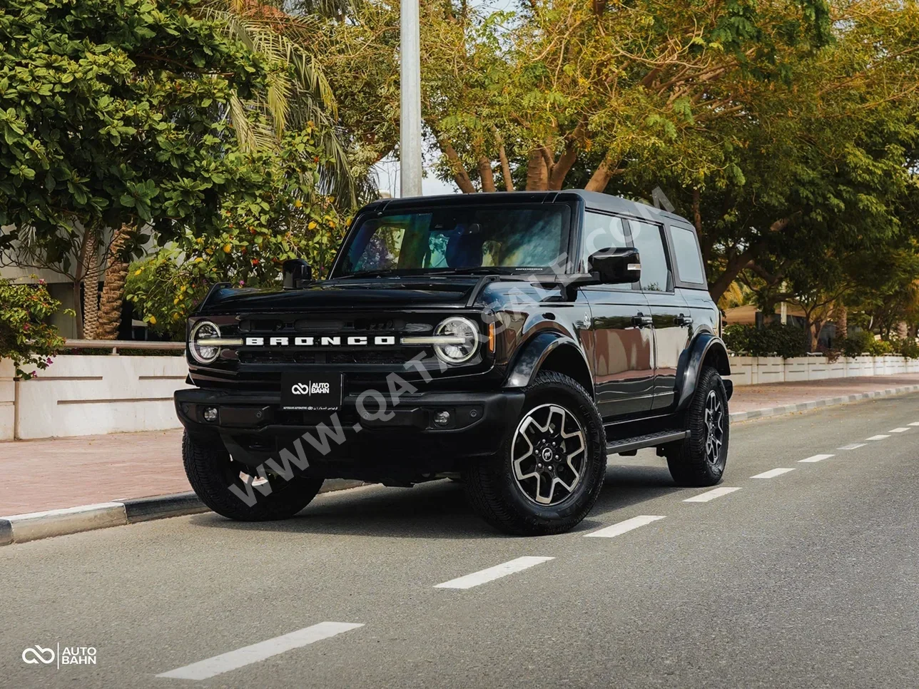 فورد برونكو اوتر بانكس 2021 اوتوماتيك 56,000 كم 4 سلندر دفع رباعي اس يو في أسود