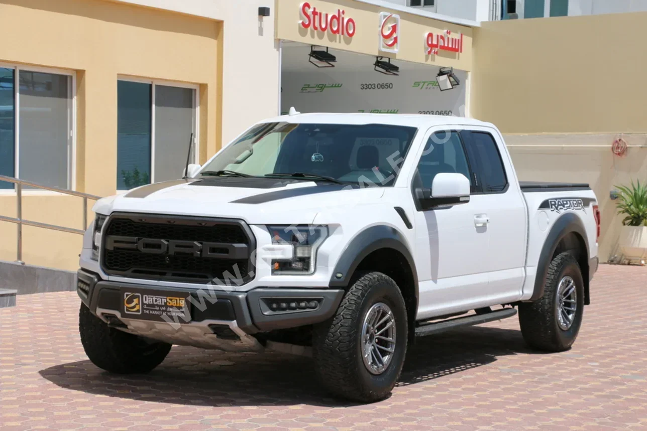 فورد رابتر 2019 اوتوماتيك 185,000 كم 6 سلندر دفع رباعي بيكب أبيض
