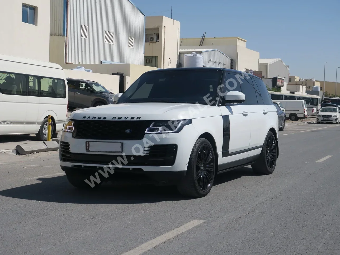 لاند روفر  رنج روفر  فوج اوتوبايوغرافي  2014  اوتوماتيك  95,000 كم  8 سلندر  دفع رباعي  اس يو في  أبيض