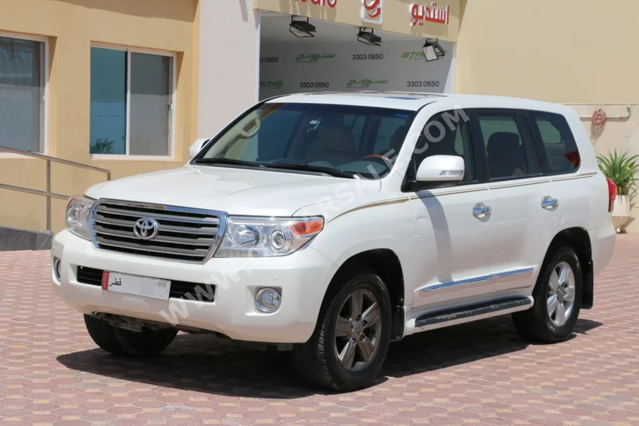 تويوتا  لاند كروزر  جي اكس ار  2014  اوتوماتيك  224,000 كم  8 سلندر  دفع رباعي  اس يو في  أبيض