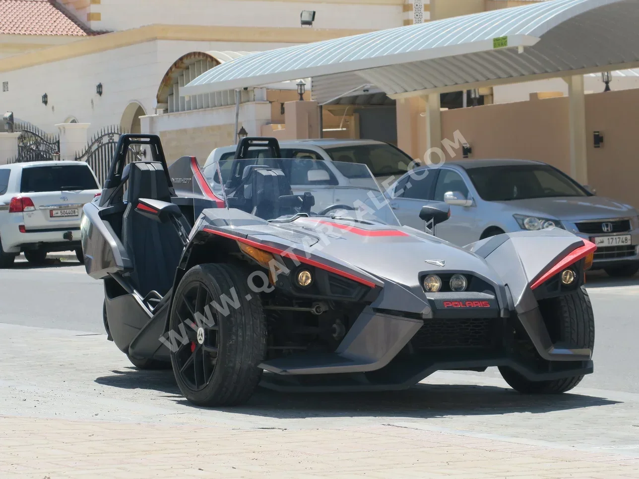 بولارس  سلينغ شوت  2015  عادي  30,000 كم  4 سلندر  دفع كلي مستمر  كوبيه \ سبورت  رمادي