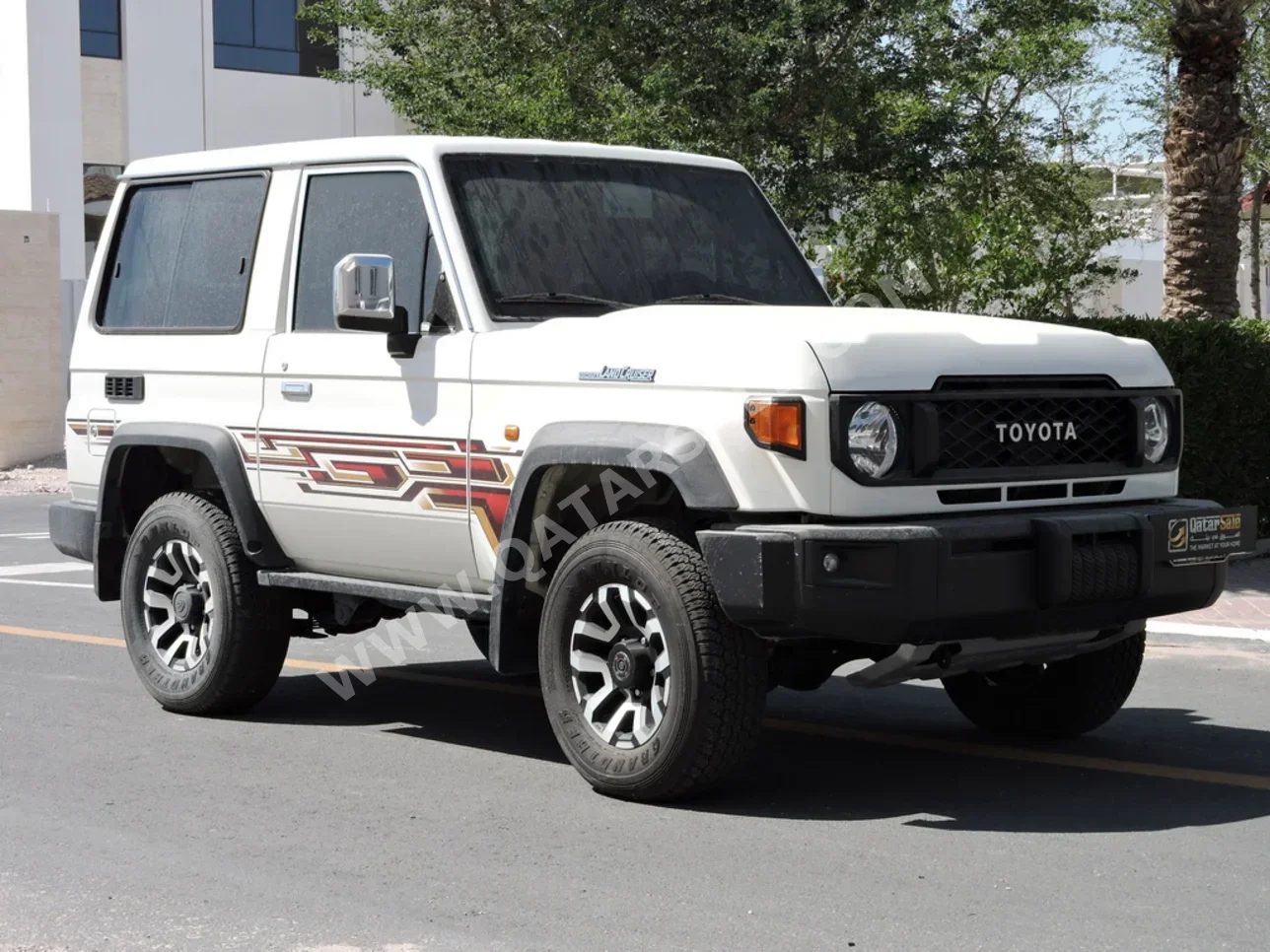 تويوتا  لاند كروزر  ال اكس  2024  اوتوماتيك  4,400 كم  6 سلندر  دفع رباعي  اس يو في  أبيض  تحت الضمان