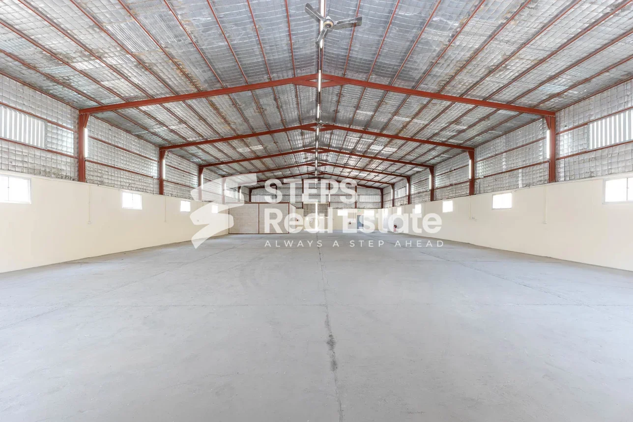 مخازن و مستودعات - الريان - المنطقة الصناعية -المساحة: 1500 متر مربع