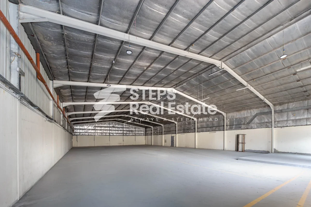 مخازن و مستودعات - الريان  - المنطقة الصناعية  -المساحة: 1500 متر مربع