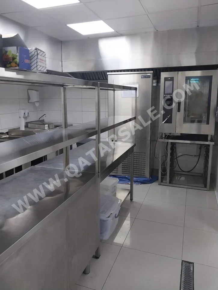 محلات تجارية - مفروشة بالكامل  - الدوحة  للايجار  - الدحيل