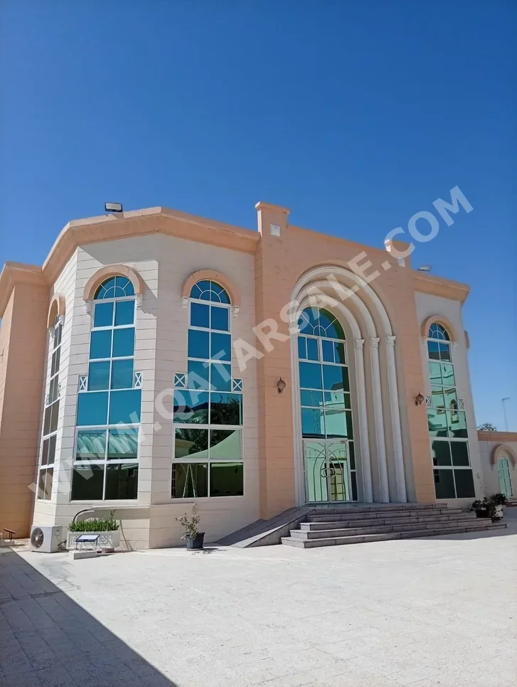 خدمية  - غير مفروشة  - الدوحة  - لقطيفية  - 19 غرف نوم