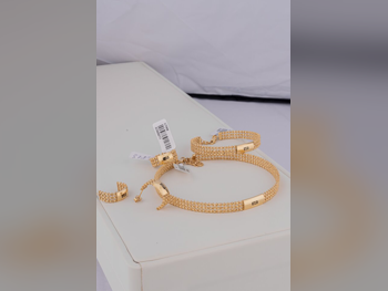 الذهب طقم  ايطاليا  نسائي  حسب الوزن  37.27 غرام  طوق  ضمان الصيانة  توصيل مجاني  ذهب أصفر  عيار 18