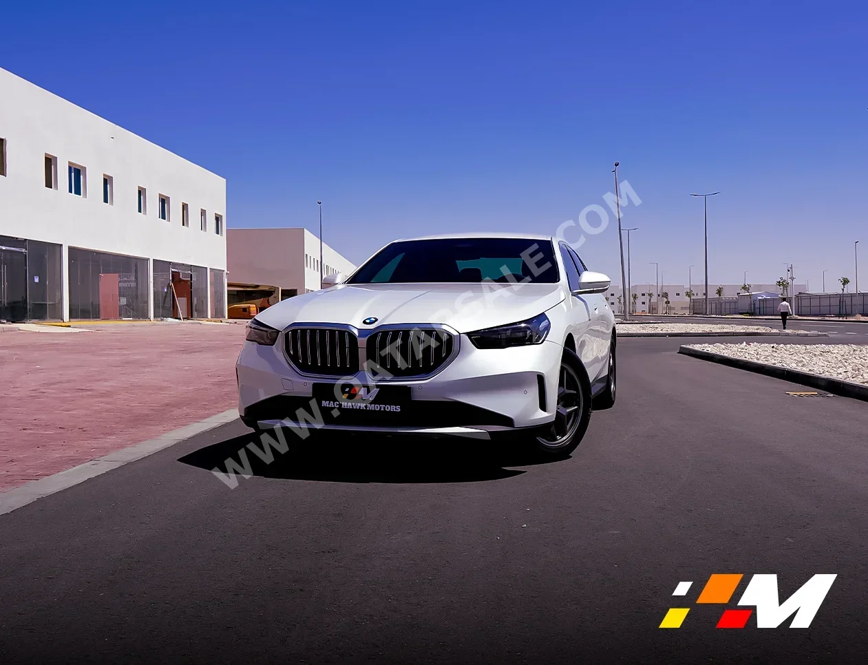 بي ام دبليو الفئة - الخامسة 520i 2024 اوتوماتيك 28,000 كم 4 سلندر دفع خلفي سيدان أبيض تحت الضمان