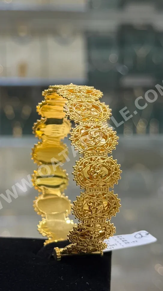 الذهب اساور  البحرين  نسائي  حسب الوزن  25.47 غرام  بدون حجر  19  ضمان الصيانة  توصيل مجاني  ذهب أصفر  عيار 21