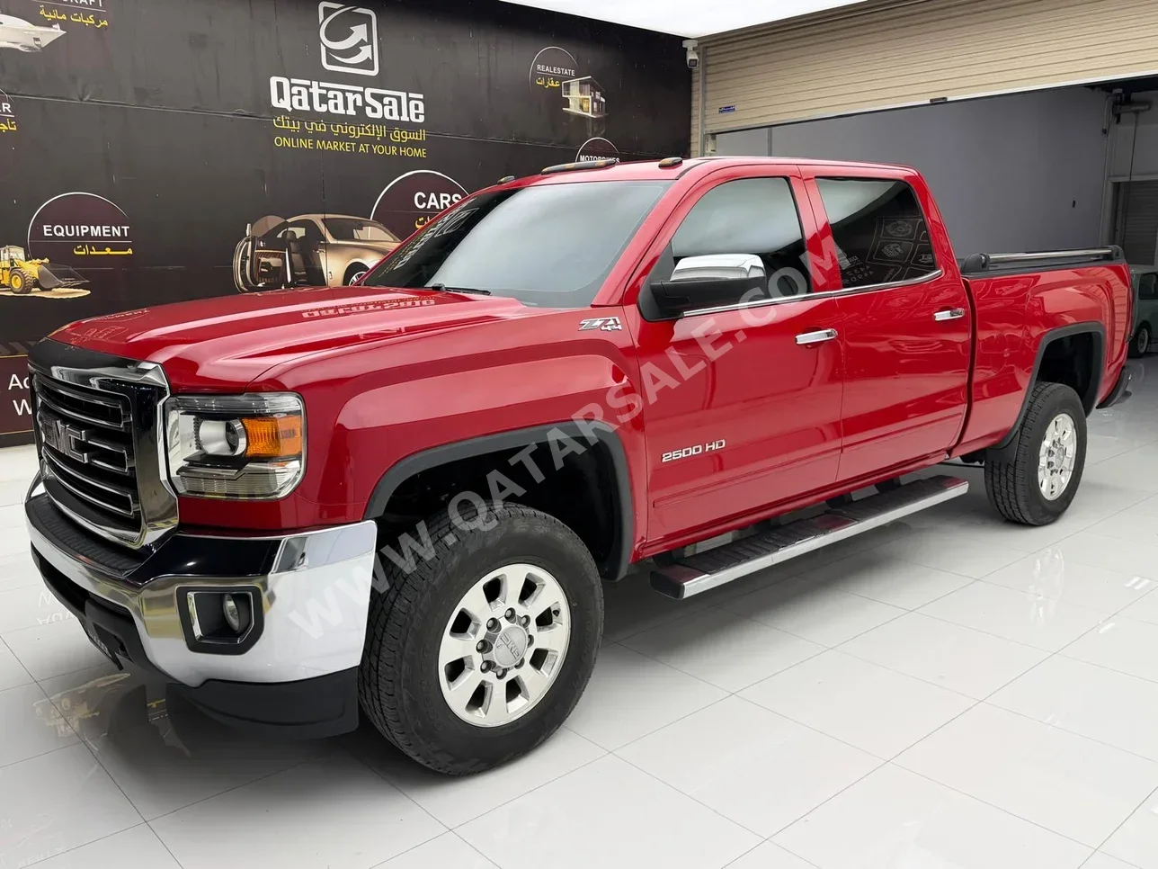 GMC  Sierra  2500 HD  2015  Automatic  136,000 Km  8 Cylinder  Four Wheel Drive (4WD)  Pick Up  Red