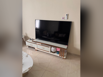 طاولة تلفاز - أسود