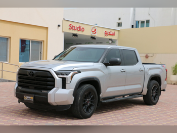 Toyota  Tundra  2025  Automatic  9,000 Km  6 Cylinder  Four Wheel Drive (4WD)  Pick Up  Gray