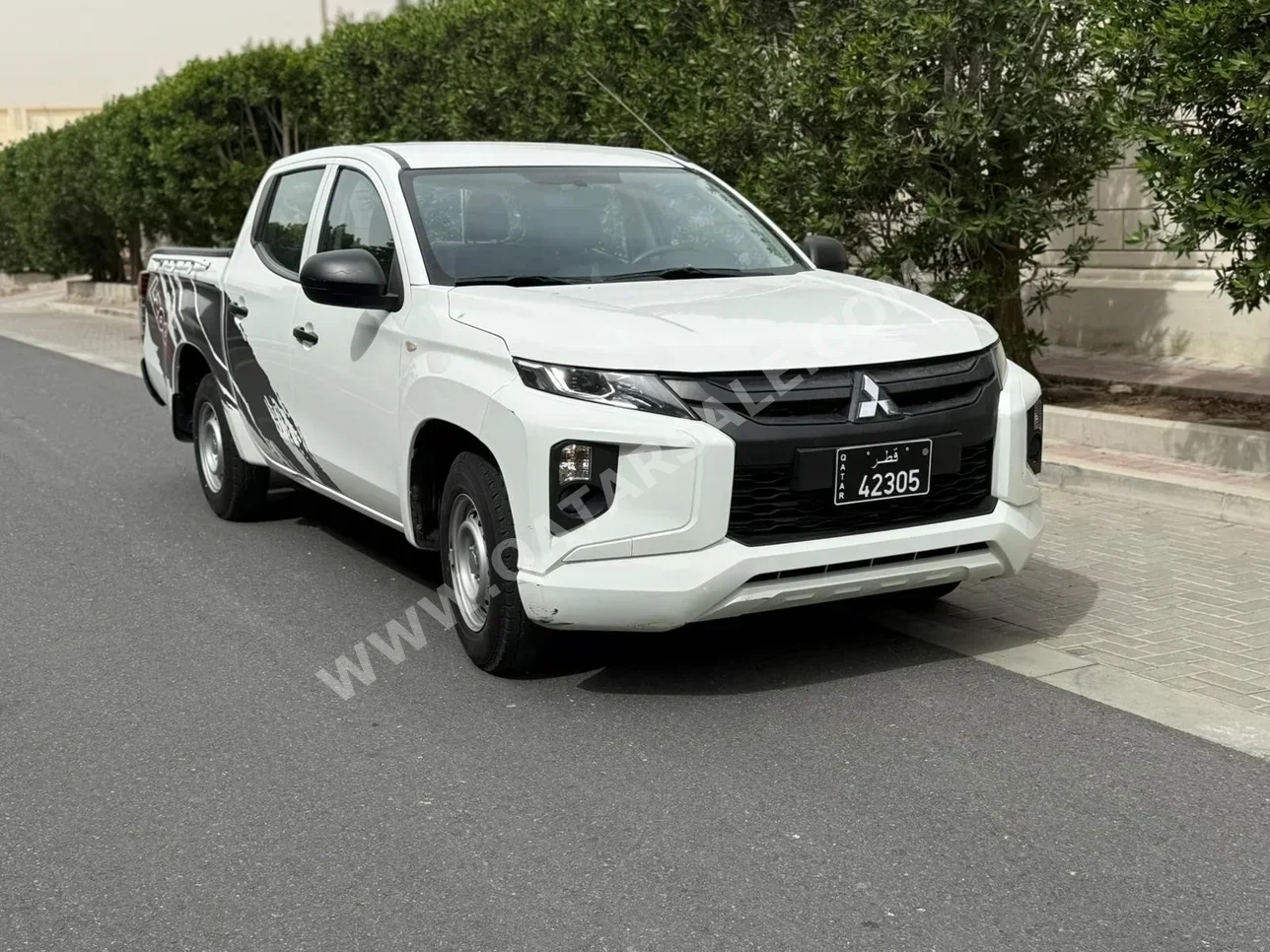 ميتسوبيشي  ال 200  2023  عادي  27,000 كم  4 سلندر  دفع خلفي  بيكب  أبيض