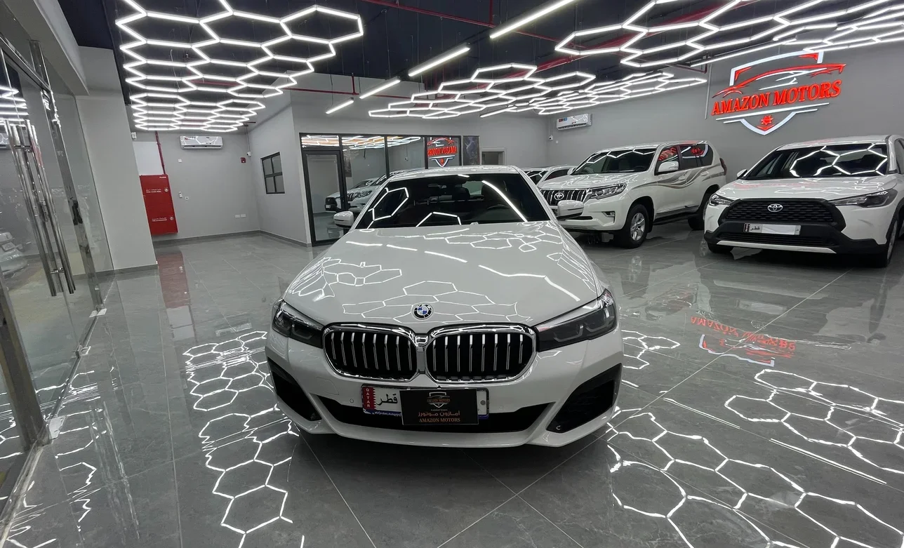 بي ام دبليو  الفئة - الخامسة  520i  2022  اوتوماتيك  74,000 كم  4 سلندر  دفع خلفي  سيدان  أبيض