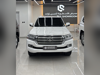 تويوتا  لاند كروزر  في اكس ار  2017  اوتوماتيك  253,000 كم  8 سلندر  دفع رباعي  اس يو في  أبيض