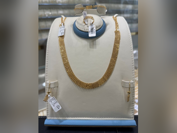 الذهب طقم  البحرين  نسائي  حسب القطعة ( ديزاينرز)  بسيط  ضمان الصيانة  توصيل مجاني  ذهب أصفر  عيار 21