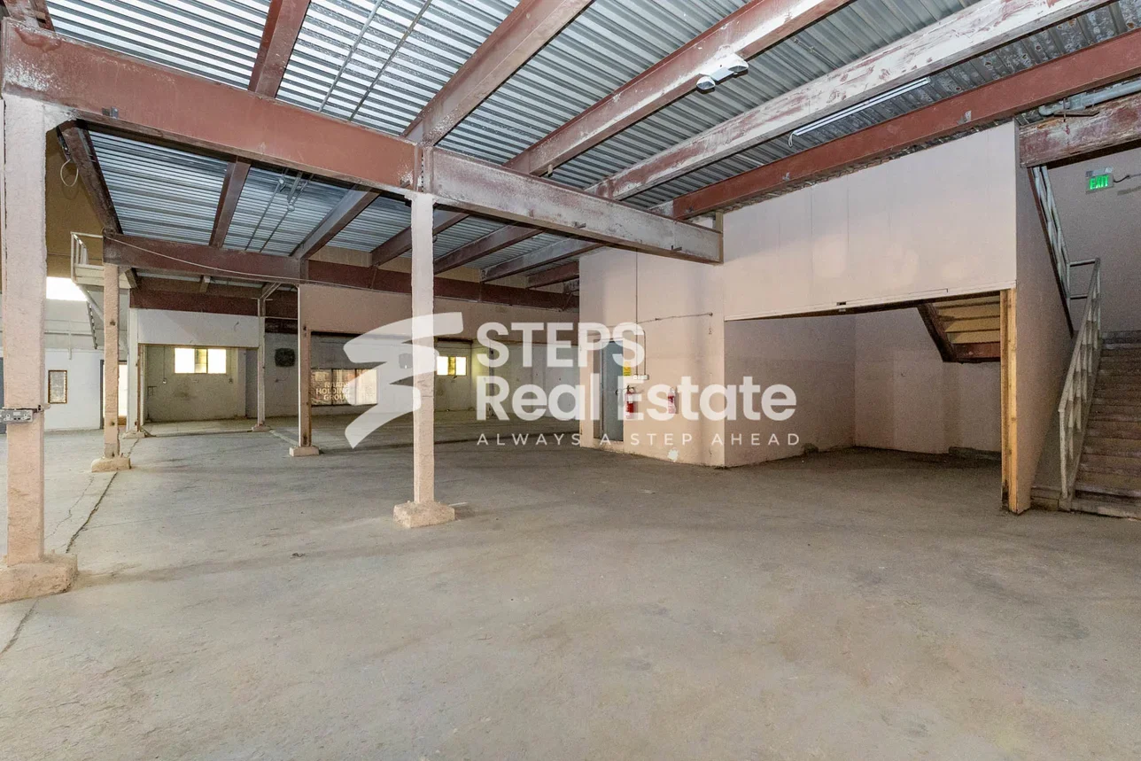 مخازن و مستودعات - الريان  - المنطقة الصناعية  -المساحة: 2000 متر مربع