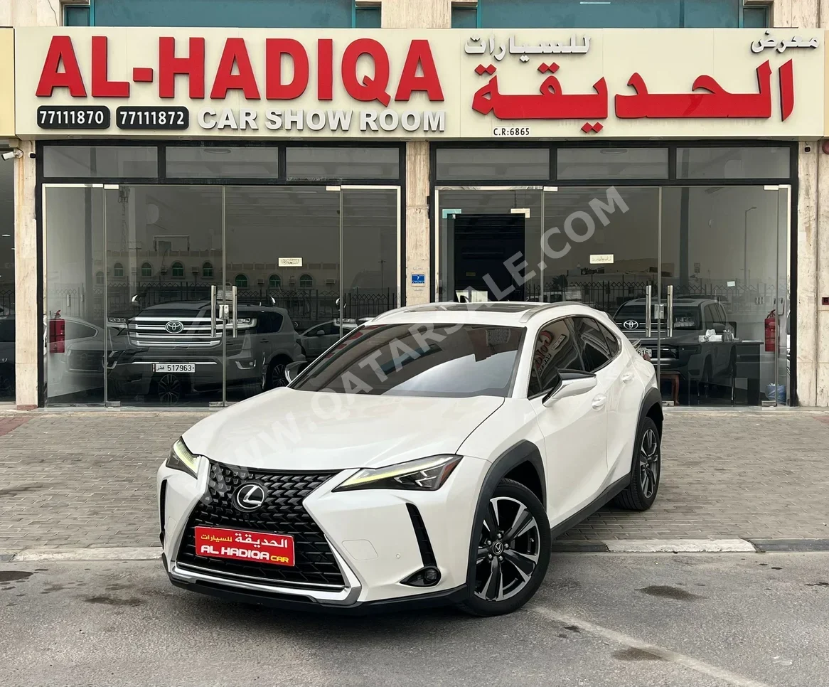 لكزس  يو أكس  200  2022  اوتوماتيك  63,000 كم  4 سلندر  دفع رباعي  اس يو في  أبيض