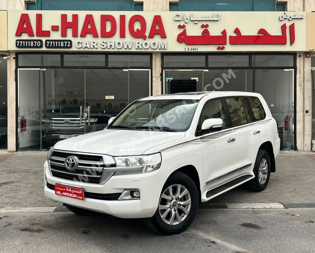 تويوتا  لاند كروزر  جي اكس ار  2019  اوتوماتيك  277,000 كم  8 سلندر  دفع رباعي  اس يو في  أبيض