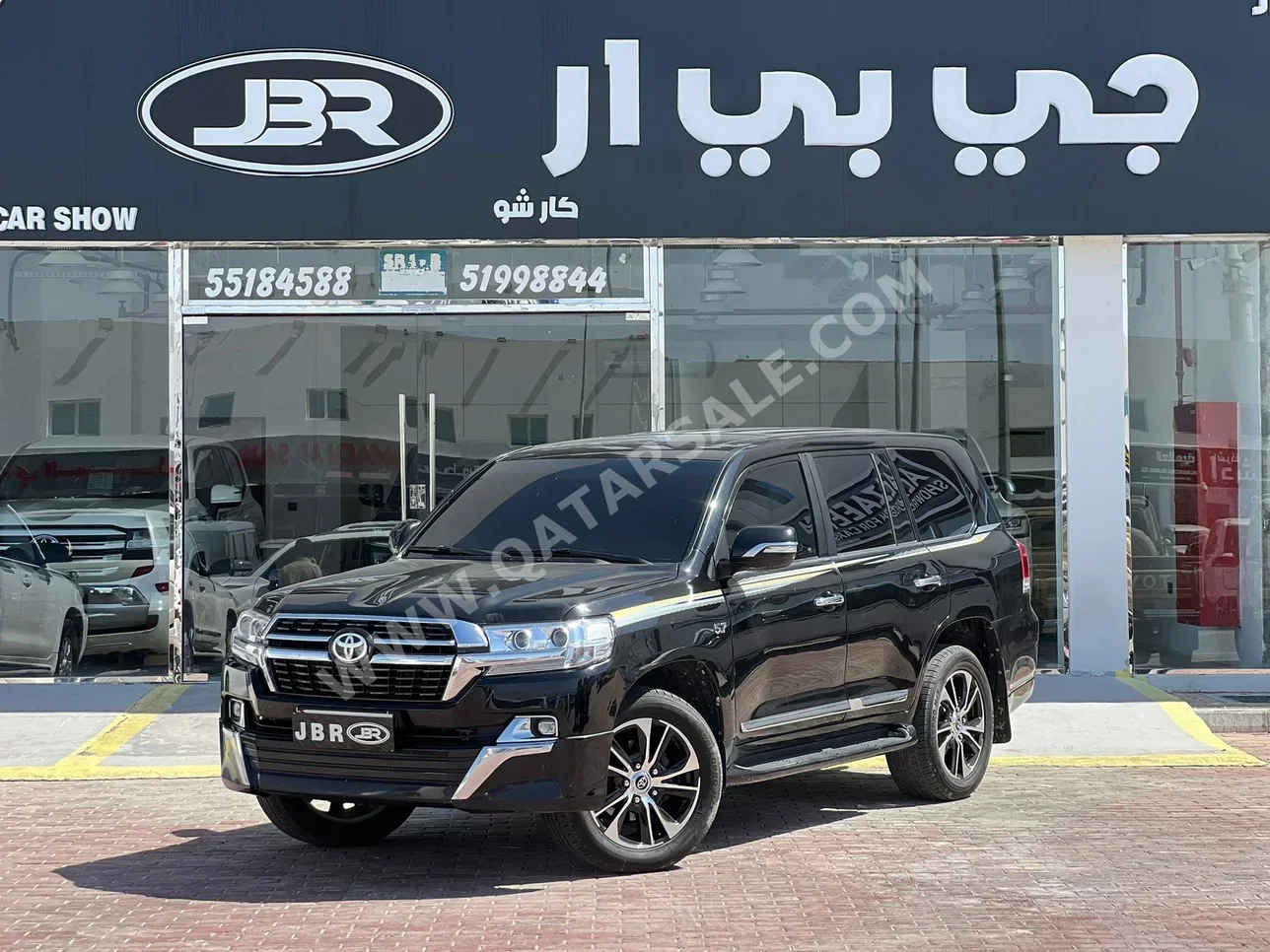 تويوتا  لاند كروزر  في اكس ار  2010  اوتوماتيك  400,000 كم  8 سلندر  دفع رباعي  اس يو في  أسود