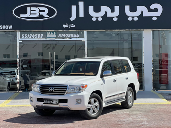 تويوتا  لاند كروزر  جي اكس ار  2014  اوتوماتيك  129,000 كم  8 سلندر  دفع رباعي  اس يو في  أبيض