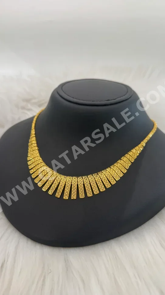 الذهب طقم  البحرين  نسائي  حسب القطعة ( ديزاينرز)  بدون حجر  ضمان الصيانة  توصيل مجاني  ذهب أصفر  عيار 21