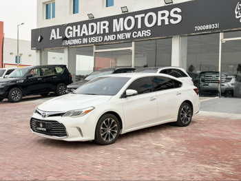 Toyota  Avalon  XLE  2016  Automatic  190,000 Km  6 Cylinder  Front Wheel Drive (FWD)  Sedan  White