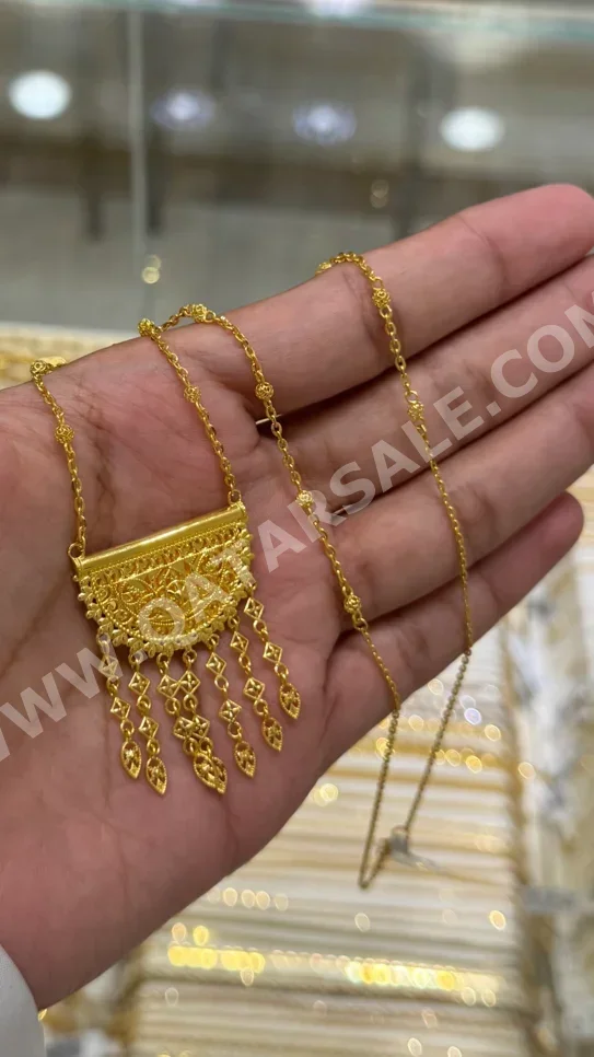 الذهب بدون حجر  نسائي  17.98 غرام  طقم  ضمان الصيانة  توصيل مجاني  حسب الوزن  البحرين  ذهب أصفر  عيار 21