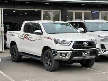 تويوتا  هاي لوكس  2025  اوتوماتيك  200 كم  4 سلندر  دفع رباعي  بيكب  أبيض  تحت الضمان