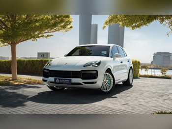 بورش  كيان  توربو  2018  اوتوماتيك  132,000 كم  8 سلندر  دفع رباعي  اس يو في  أبيض